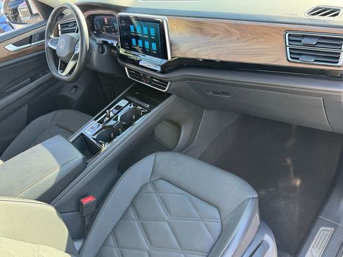 Used 2024 Volkswagen Atlas SE image 17