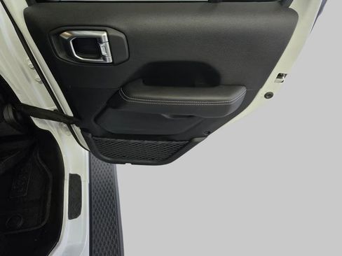 Used 2021 Jeep Gladiator Overland image 25