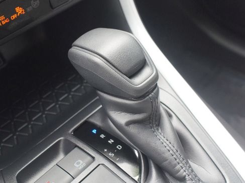 Used 2025 Toyota RAV4 XLE AWD/4WD image 12