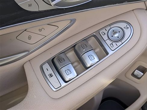 Used 2018 Mercedes-Benz GLC 300 image 14