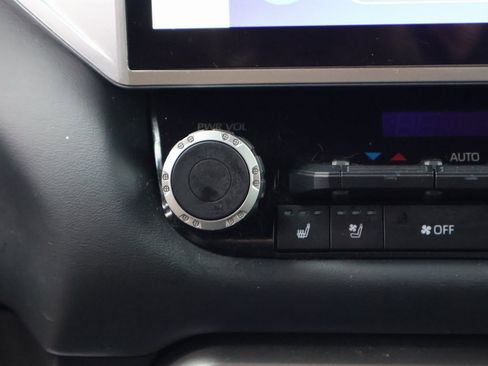 Used 2022 Toyota Tundra Platinum image 30