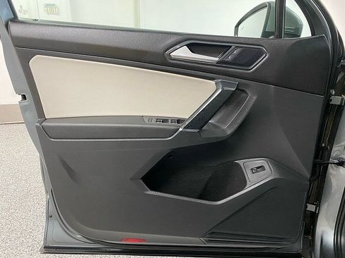 Used 2018 Volkswagen Tiguan SEL image 18