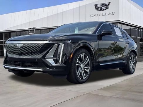 Certified 2024 Cadillac Lyriq Luxury AWD/4WD image 5