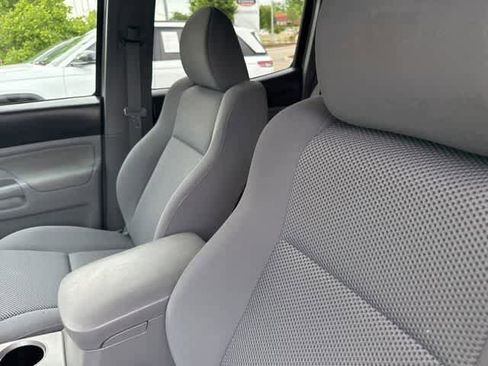 Used 2010 Toyota Tacoma 4x4 Double Cab image 6
