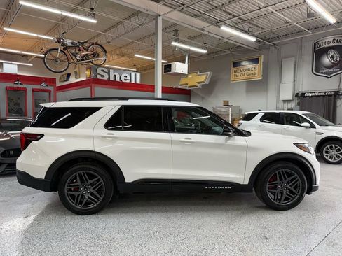 Used 2025 Ford Explorer ST AWD/4WD image 6