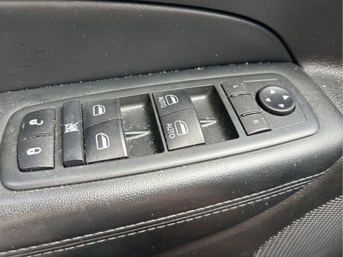 Used 2020 Jeep Grand Cherokee Altitude AWD/4WD image 24