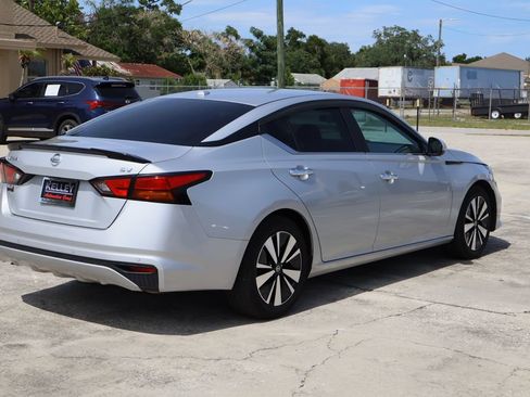 Used 2022 Nissan Altima 2.5 SV FWD image 9