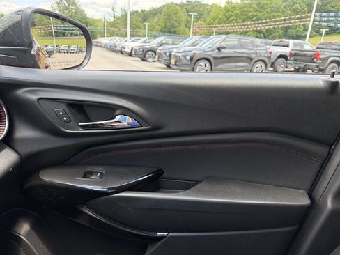 Used 2025 Chevrolet Trax RS FWD image 25