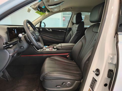 Used 2025 Genesis GV80 2.5T Standard AWD/4WD image 11
