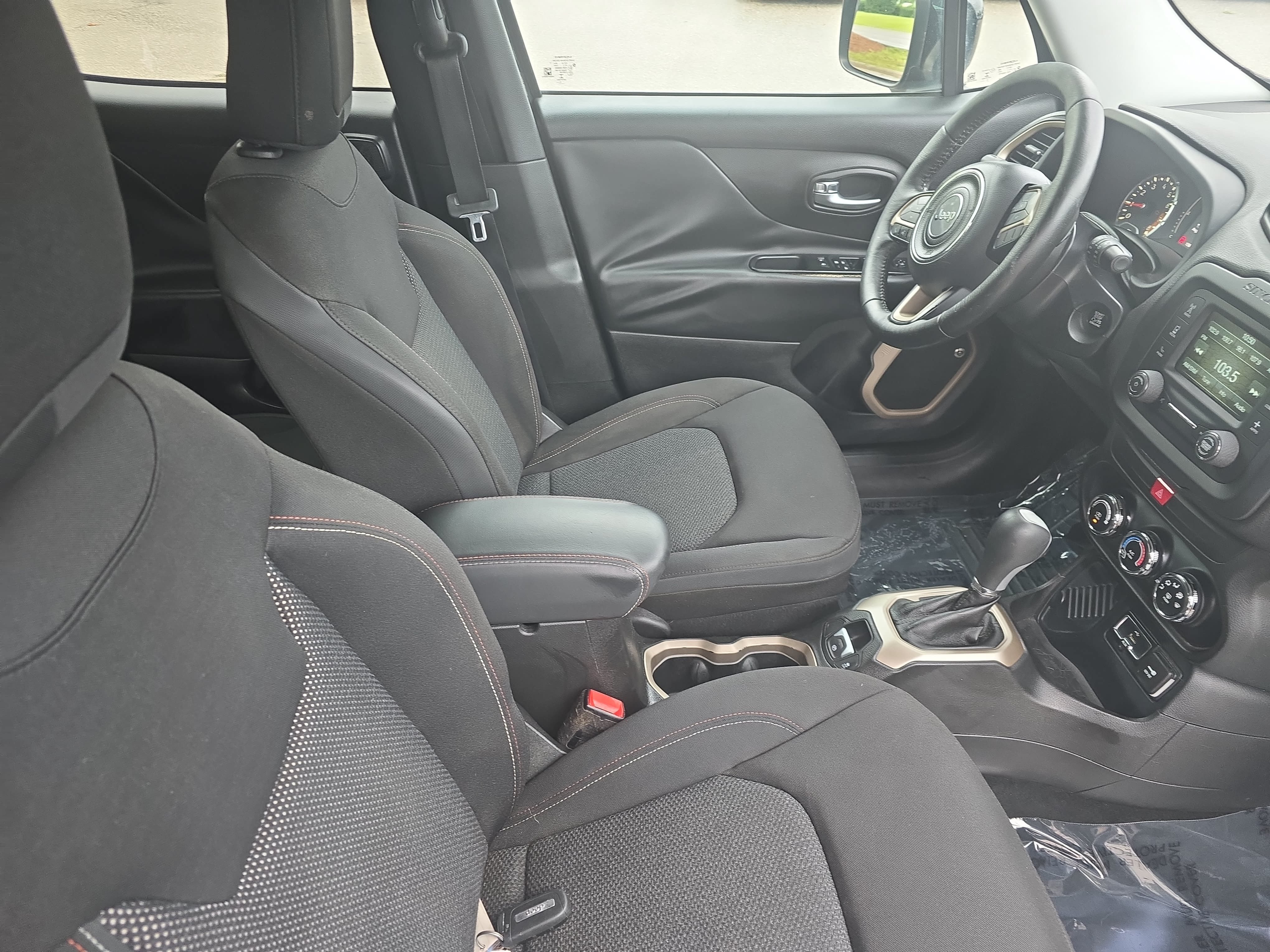 Used 2016 Jeep Renegade 75th Anniversary FWD image 9