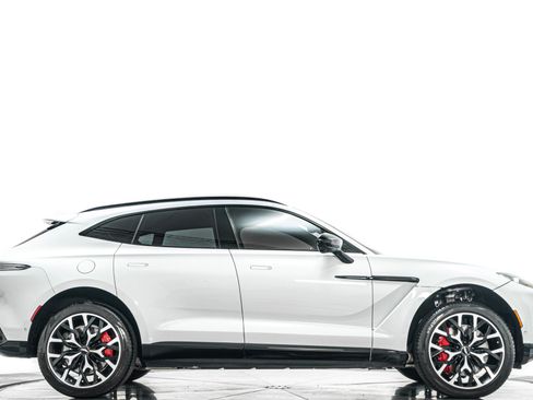 Used 2021 Aston Martin DBX AWD/4WD image 2