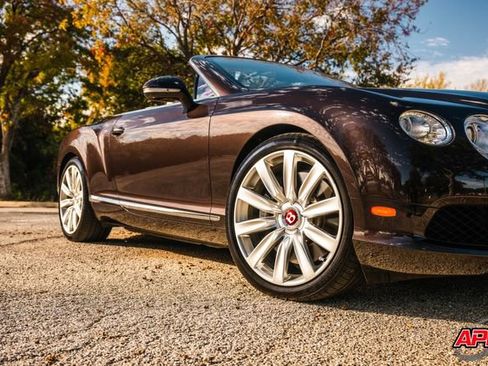 Used 2015 Bentley Continental GT image 19