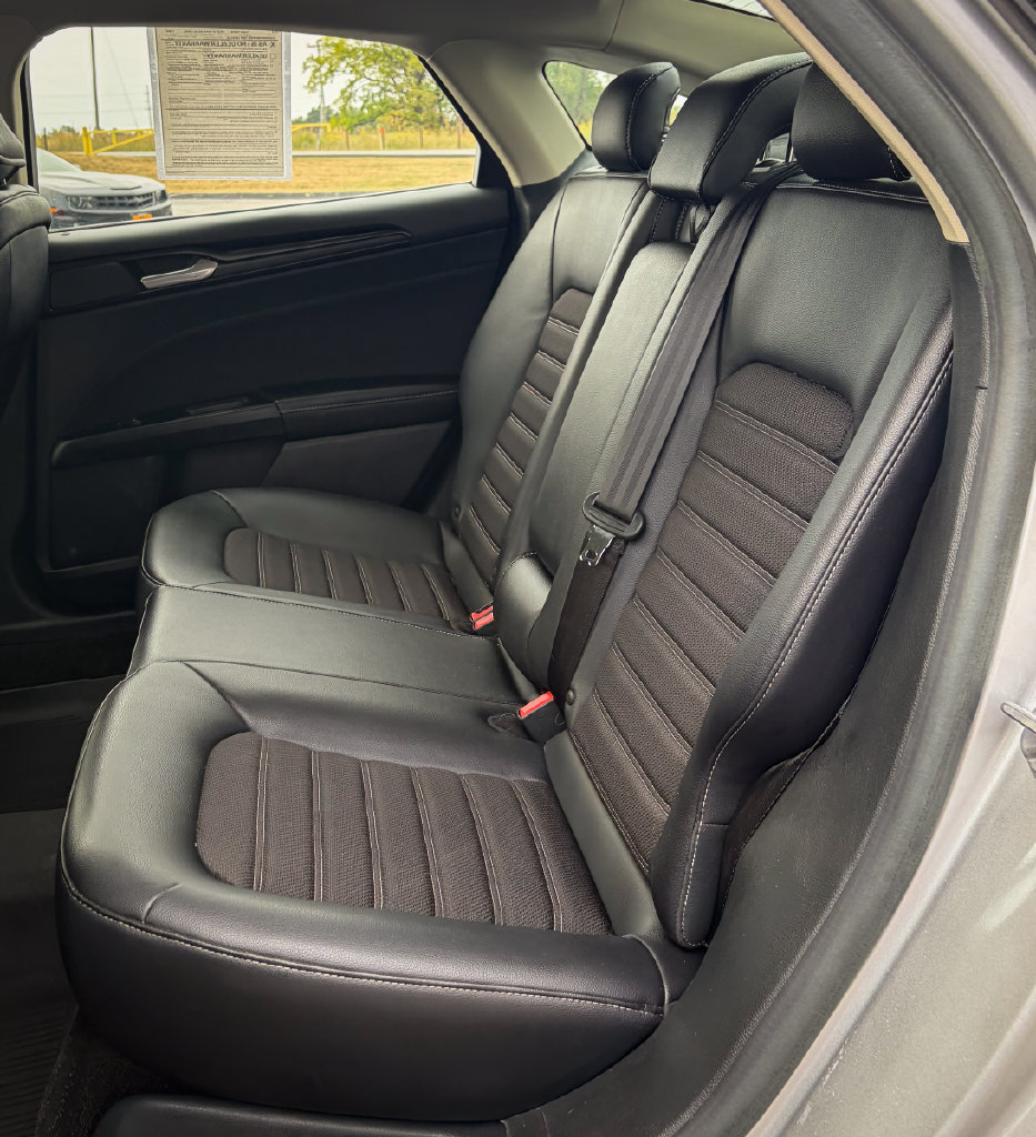 Used 2018 Ford Fusion SE w/ Equipment Group 601A FWD image 23