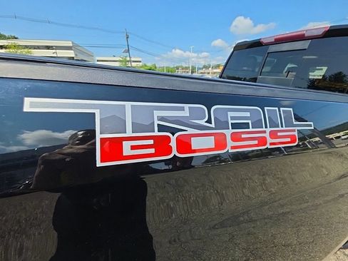 Used 2021 Chevrolet Silverado 1500 LT Trail Boss w/ Convenience Package II AWD/4WD image 40