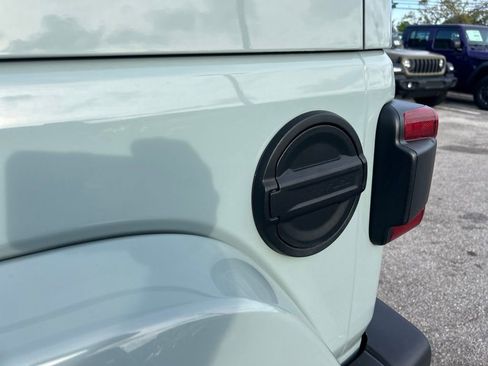Used 2024 Jeep Wrangler Unlimited Sahara AWD/4WD image 21