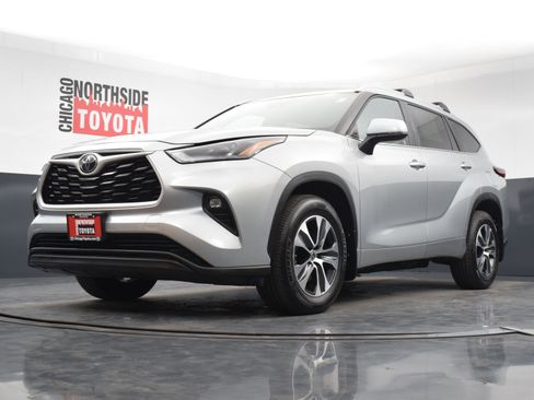 Used 2024 Toyota Highlander XLE image 28