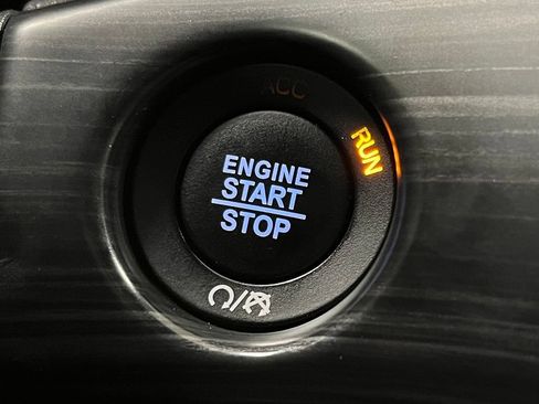Used 2020 Jeep Grand Cherokee Laredo AWD/4WD image 33