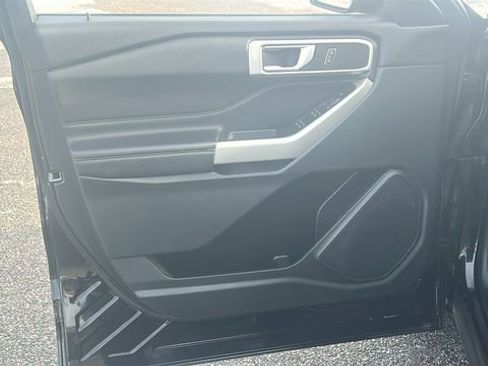 Used 2023 Ford Explorer XLT image 19