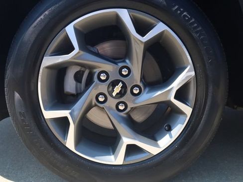 Used 2025 Chevrolet Trax LT FWD image 7