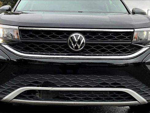 Used 2024 Volkswagen Taos SE image 28