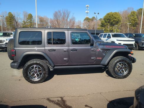 Used 2025 Jeep Wrangler Rubicon image 4