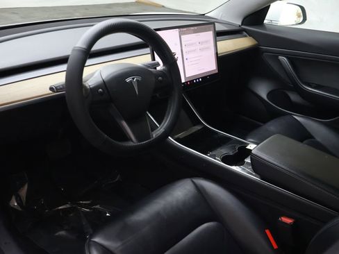 Used 2020 Tesla Model 3 Standard Range Plus image 17