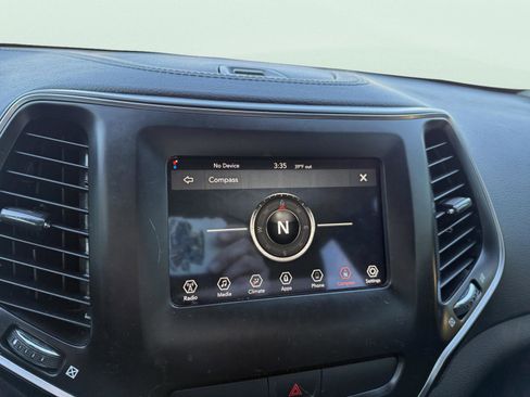 Used 2019 Jeep Cherokee Latitude Plus image 21