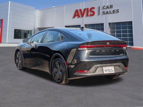 Used 2025 Toyota Prius LE image 9