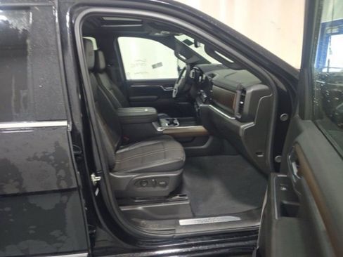 Used 2024 Chevrolet Silverado 3500 High Country w/ High Country Premium Package image 8