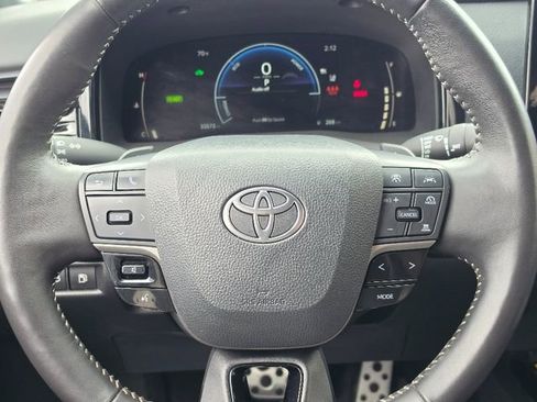 Used 2025 Toyota Camry SE w/ Convenience Package image 28