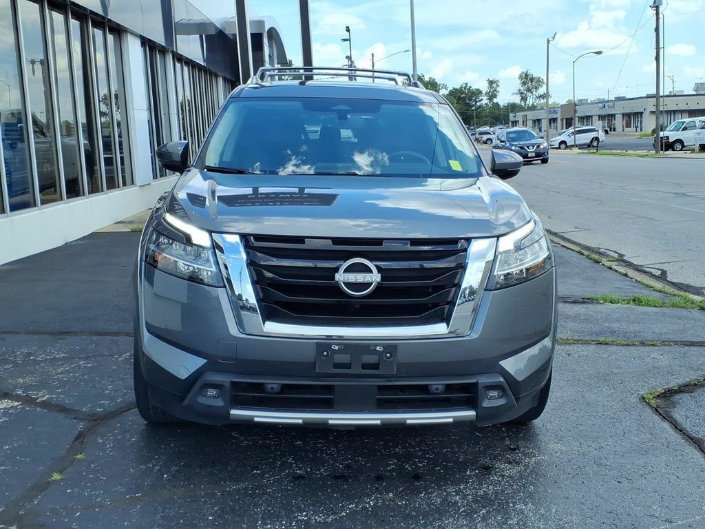 Used 2024 Nissan Pathfinder SL w/ SL Premium Package FWD image 2