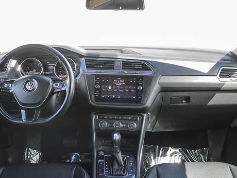 Used 2019 Volkswagen Tiguan SE w/ Panoramic Sunroof Package FWD image 12