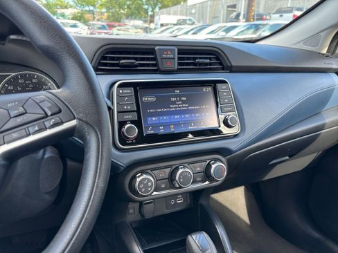 Used 2025 Nissan Versa SV FWD image 17