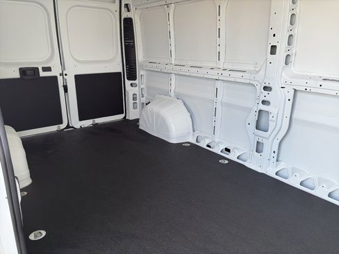 New 2025 RAM ProMaster 2500 w/ Quick Order Package 22G SLT image 12