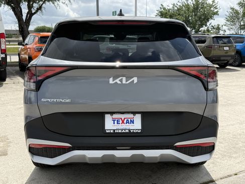 Used 2025 Kia Sportage LX image 6