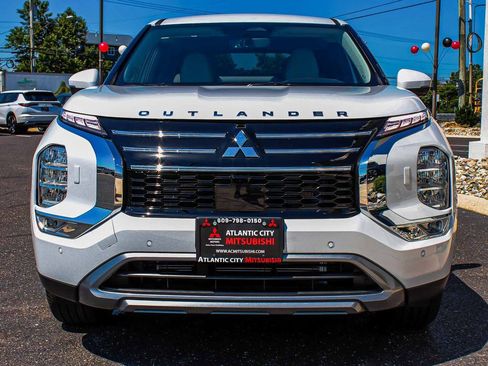New 2025 Mitsubishi Outlander SE image 2