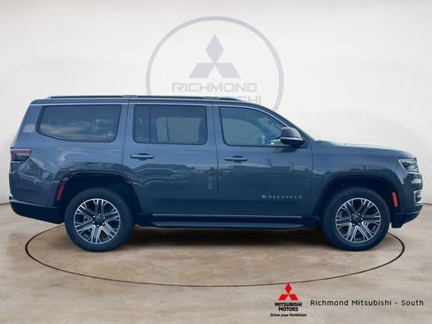 Used 2025 Jeep Wagoneer Series II AWD/4WD image 2