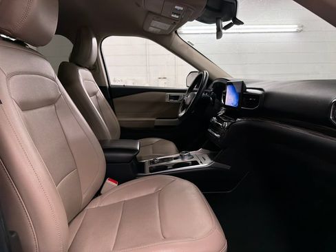 Certified 2023 Ford Explorer Limited AWD/4WD image 32