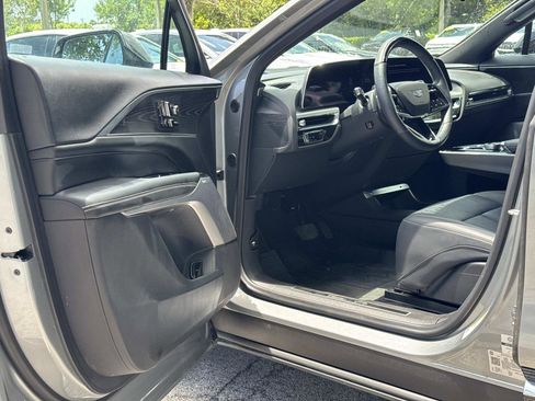 Used 2025 Cadillac Lyriq Luxury w/ LPO, Floor Liner Package AWD/4WD image 13