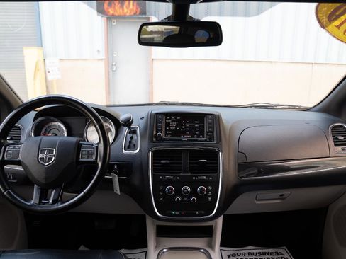 Used 2019 Dodge Grand Caravan SXT FWD image 28