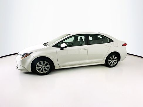 Used 2024 Toyota Corolla LE image 4