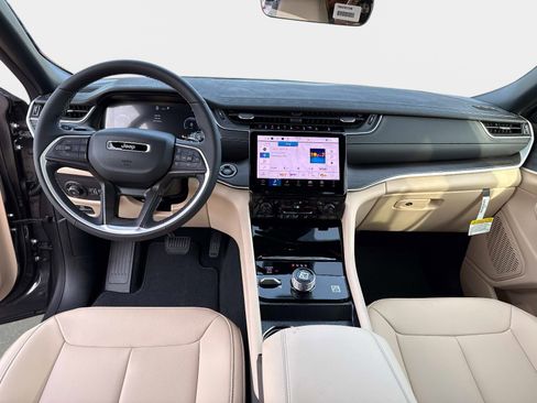 New 2025 Jeep Grand Cherokee Limited AWD/4WD image 18