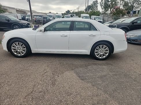 Used 2013 Chrysler 300 AWD w/ Driver Convenience Group image 8