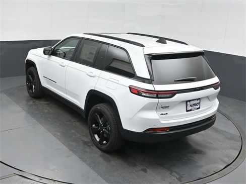 New 2025 Jeep Grand Cherokee Altitude image 31
