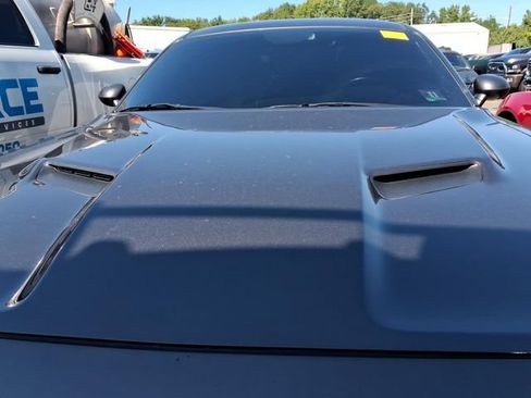 Used 2018 Dodge Challenger R/T RWD image 6