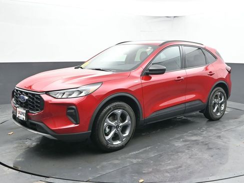 Used 2025 Ford Escape ST-Line w/ Cold Weather Package image 6