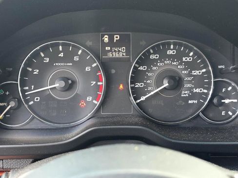 Used 2011 Subaru Outback 2.5i Limited w/ PWR Moonroof Pkg AWD/4WD image 15