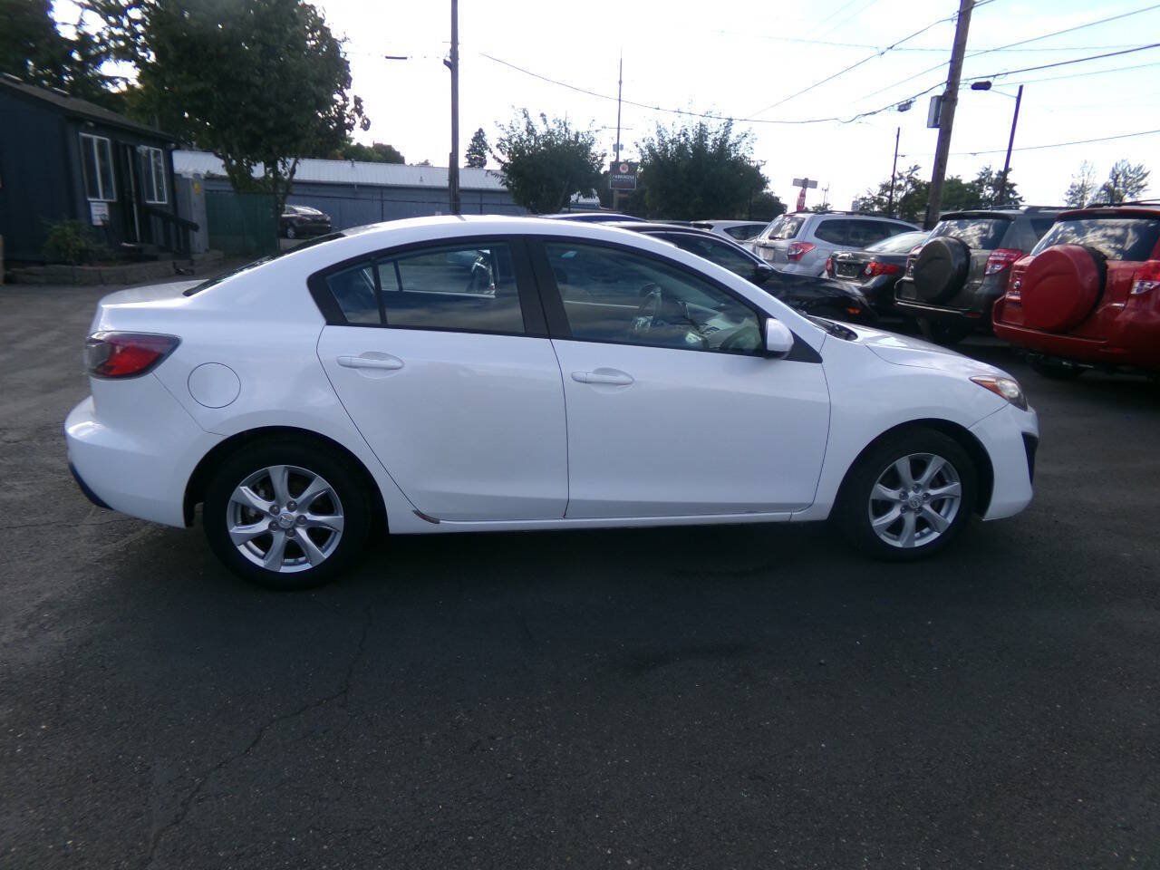 Used 2011 MAZDA MAZDA3 i Touring FWD image 4