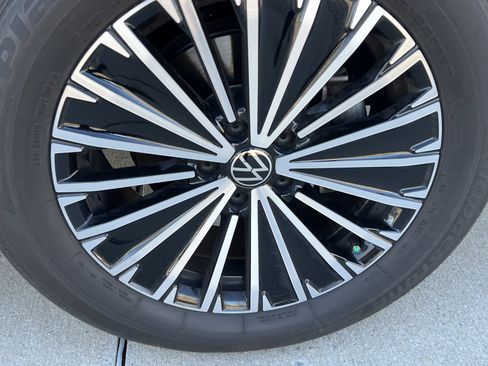 Certified 2025 Volkswagen Tiguan S image 12