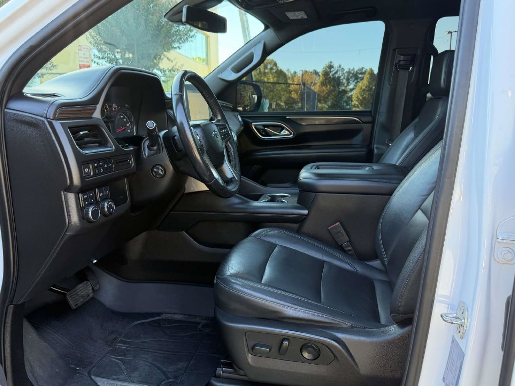 Used 2021 Chevrolet Tahoe Z71 w/ Luxury Package AWD/4WD image 16
